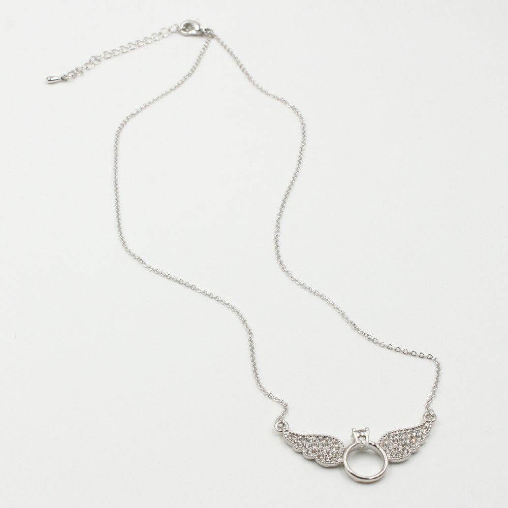 سلسال جناح كريستال كبير سلسال متوفر 3 لون فضي