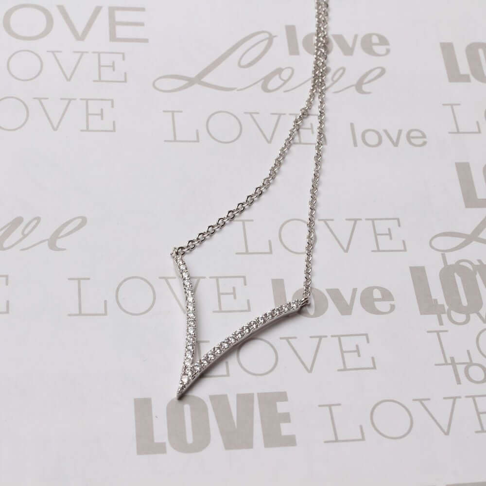 سلسال مرصع زركون بشكل v سلسال متوفر 3 لون