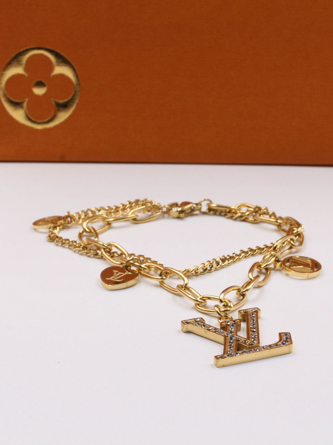 اساور لويس فيتون بيق كريستال لوقو اسواره louis vuitton