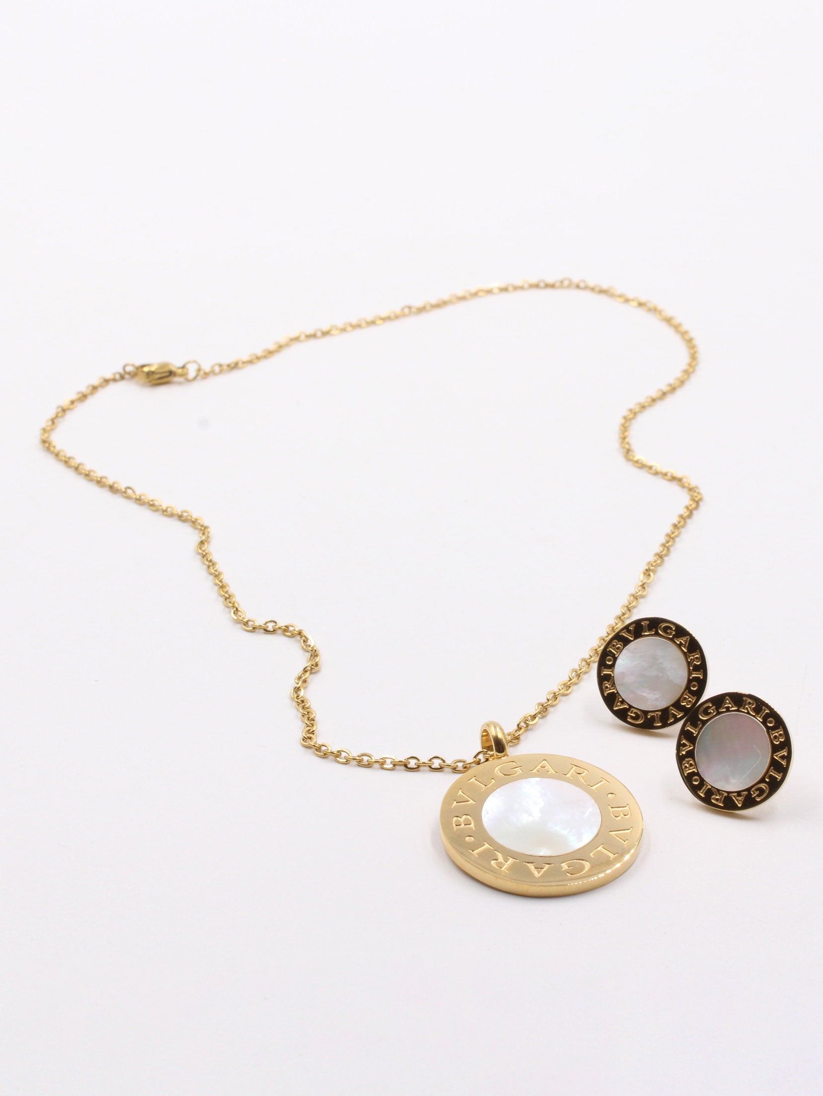 طقم بولغاري مدور كينق بندنت ابيض ذهبي - Jewel