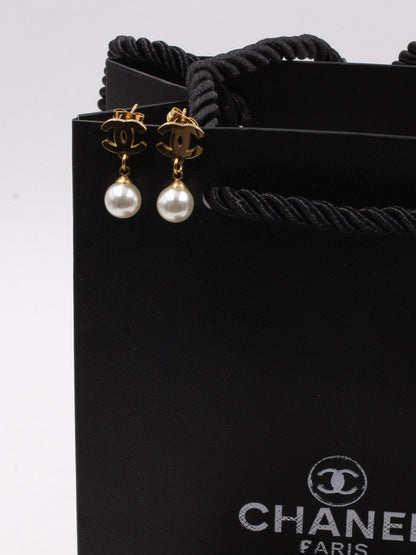 حلق شانيل لولو لوقو حلق chanel  