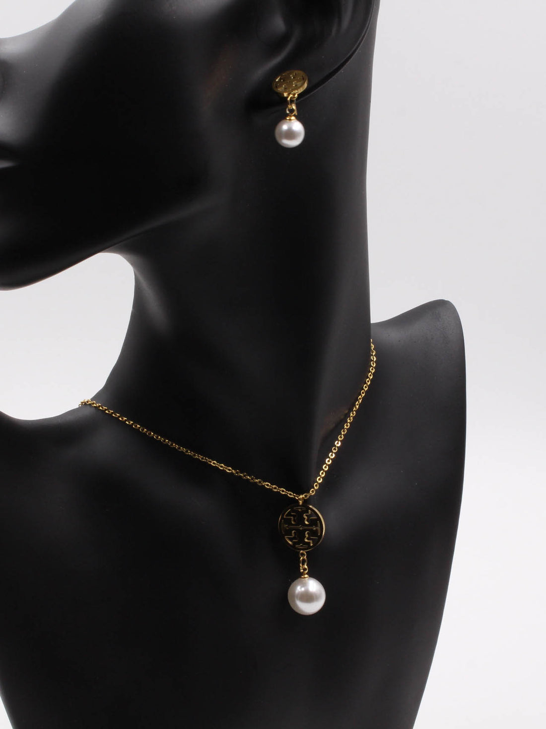 طقم توري بورش من السلسال والحلق -Tory Burch Set اطقم tory burch